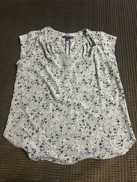 41 Hawthorn Tops - 41 Hawthorn Light Gray Floral Cap-Sleeve Henley Blouse with Navy and White Print